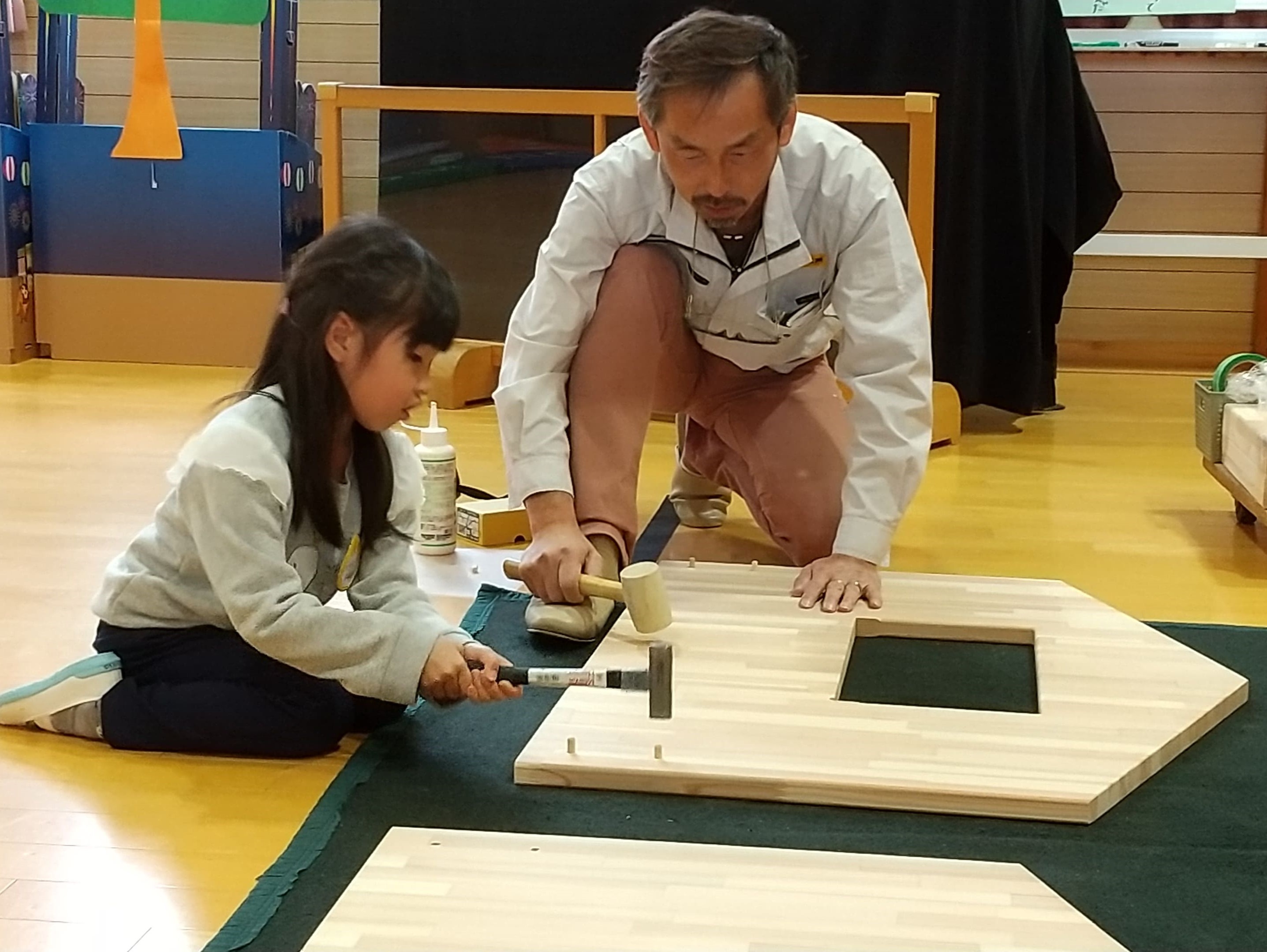 木製品の組み立て工程への一部参加
                            （社会福祉法人双葉会　漆山双葉保育園）